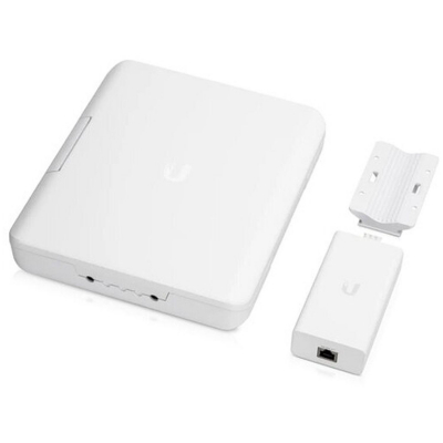 Корпус для UniFi Switch Flex, USE-Flex. +Ethernet patch cable and a 60W power adapter. 
